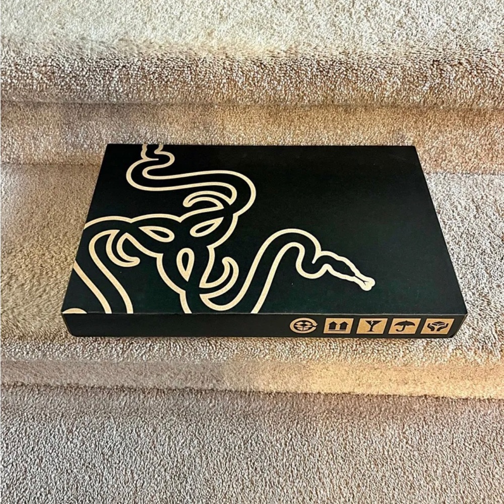 Razer Blade 17 Laptop (2022)New gaming bundle